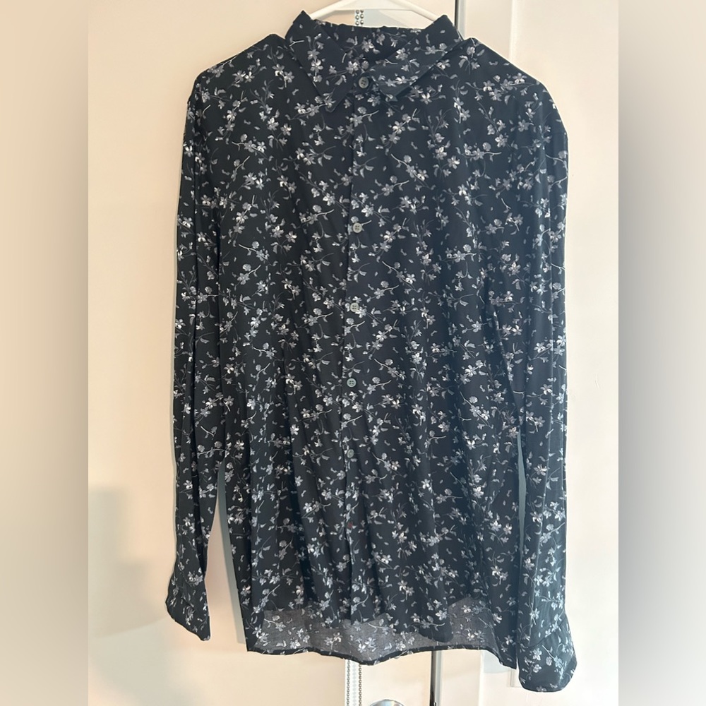 Gorgeous floral print John Varvatos shirt. Very light material.